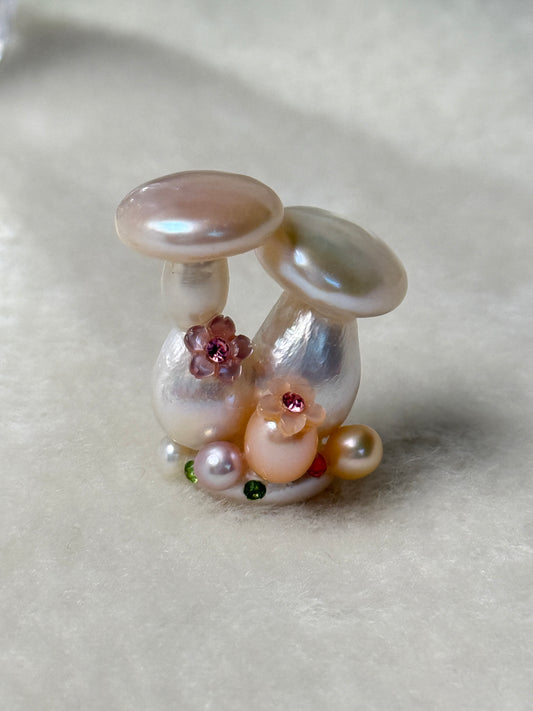 Blooming Mushroom | Baroque Pearl Table Totem