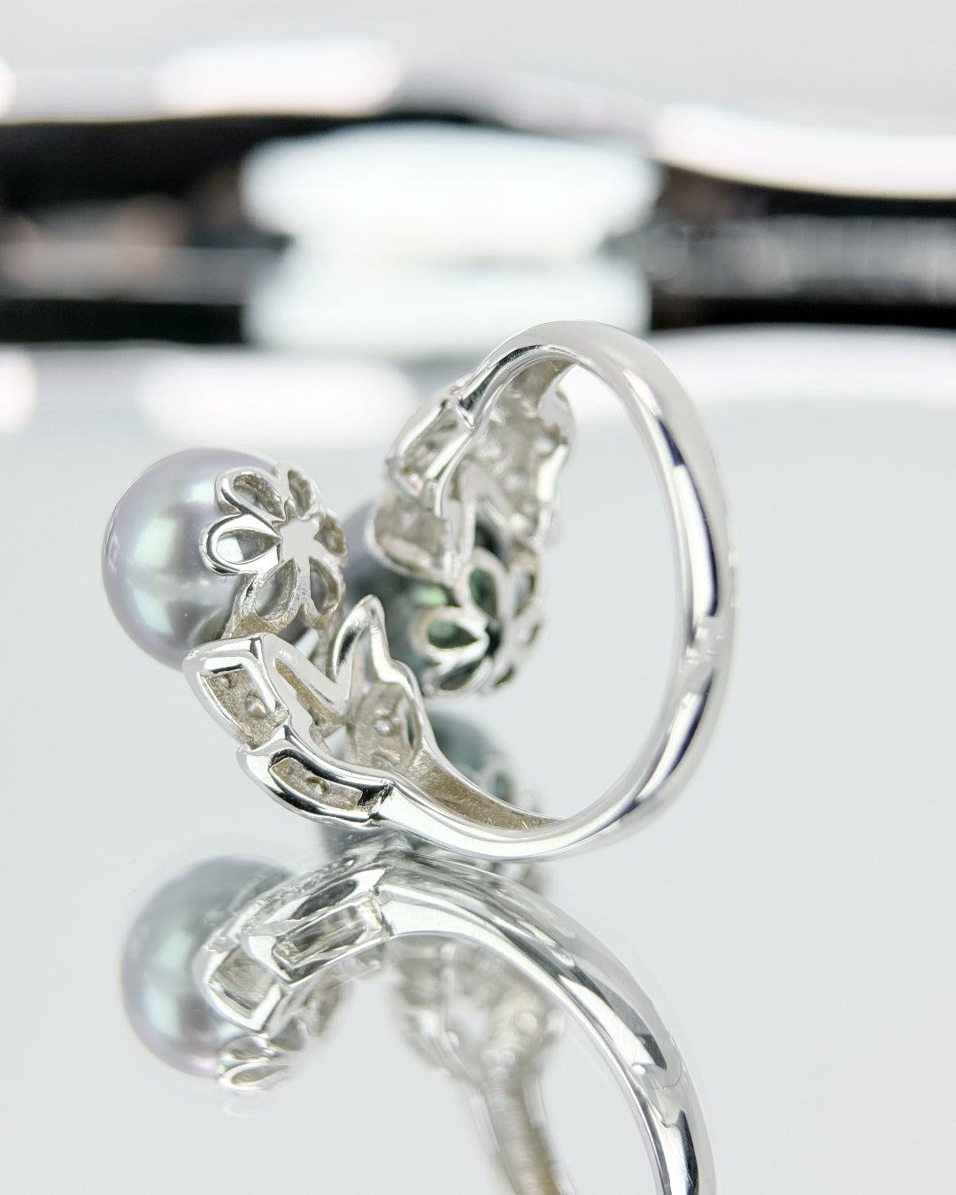 Eirleaf | Adjustable Ring with twin Tahitian Pearl
