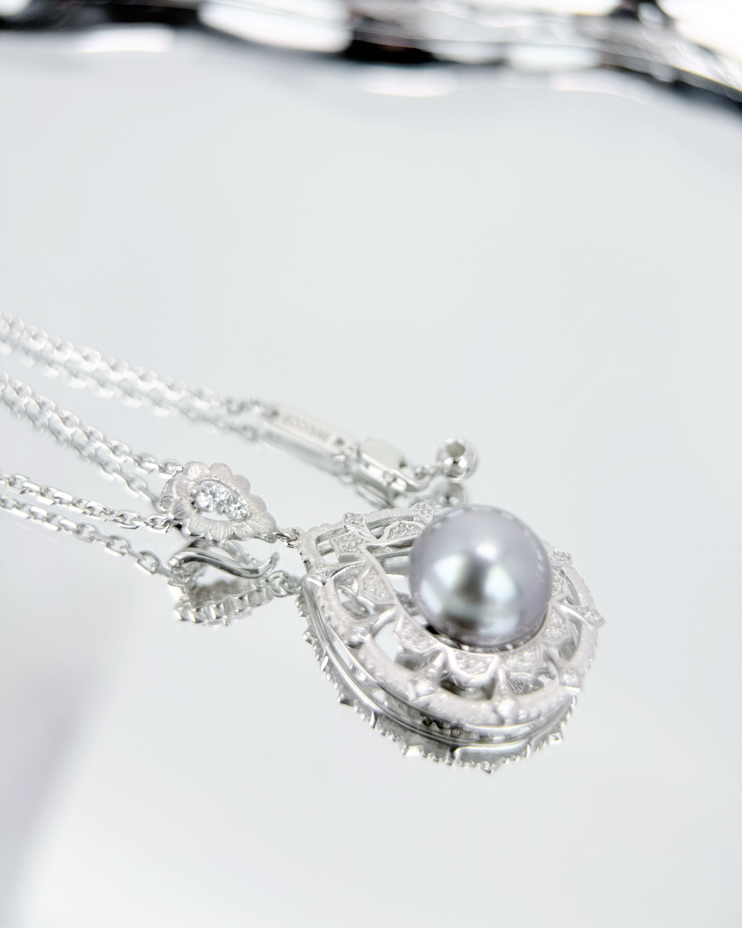 DAPHIRA | Twilight Grace Pendant