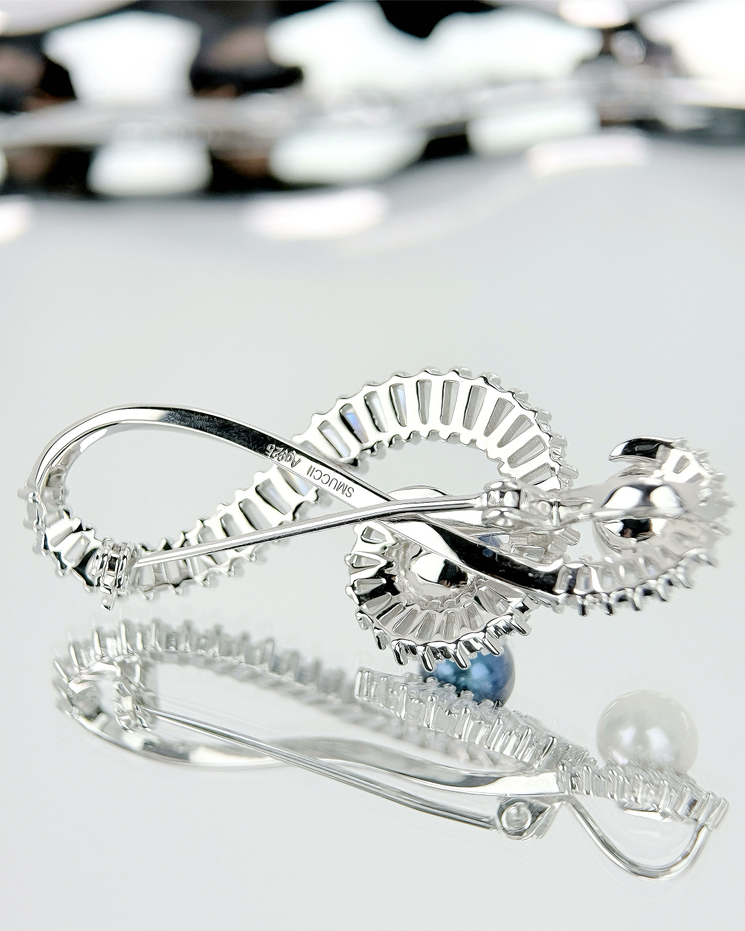 Treble Clef | Freshwater pearl Brooch