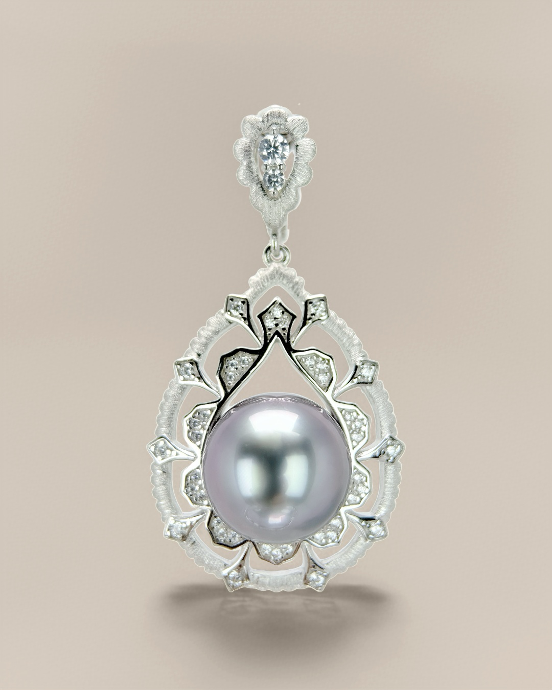 DAPHIRA | Twilight Grace Pendant