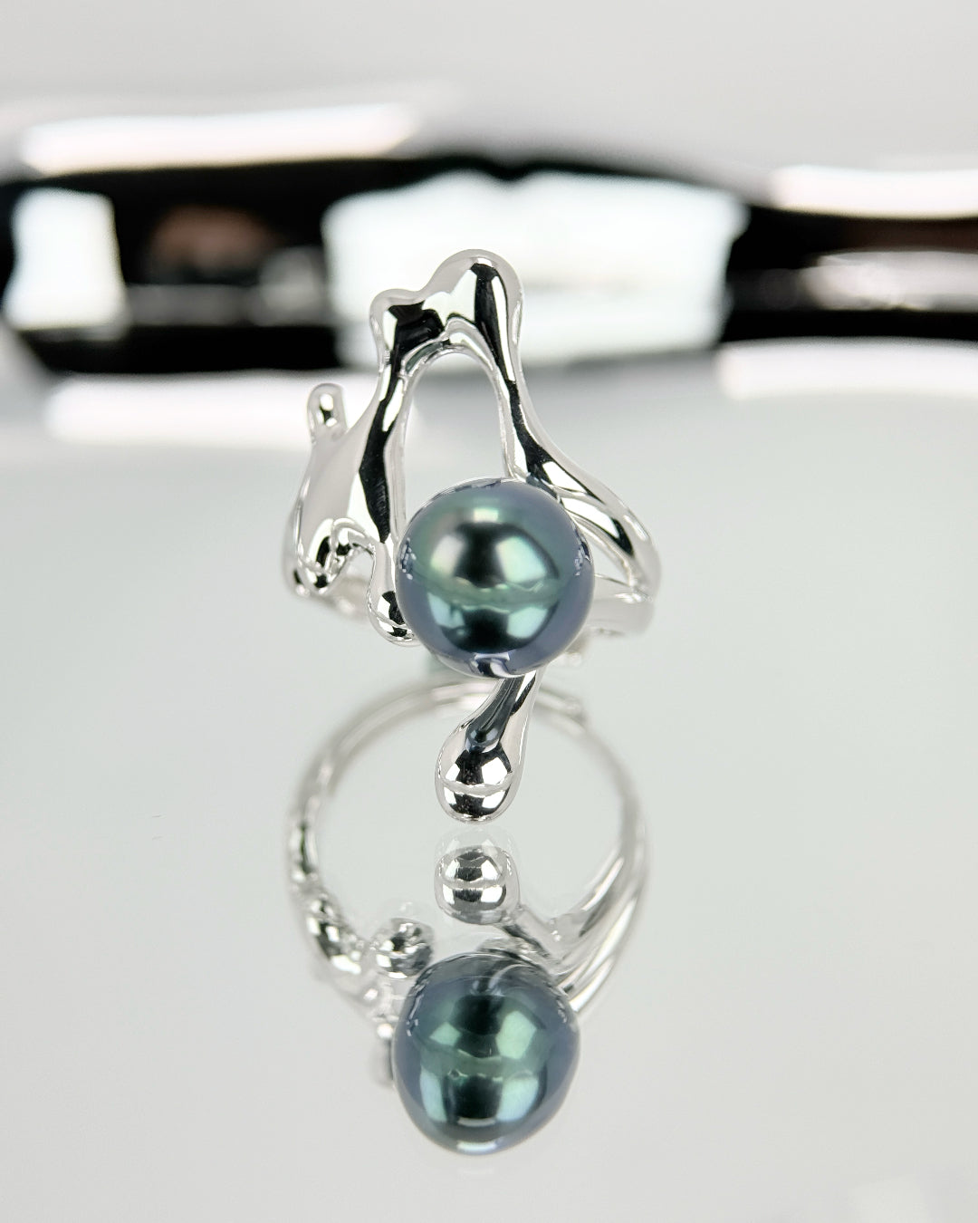 Thalassa | Natural baroque Tahitian pearl Ring