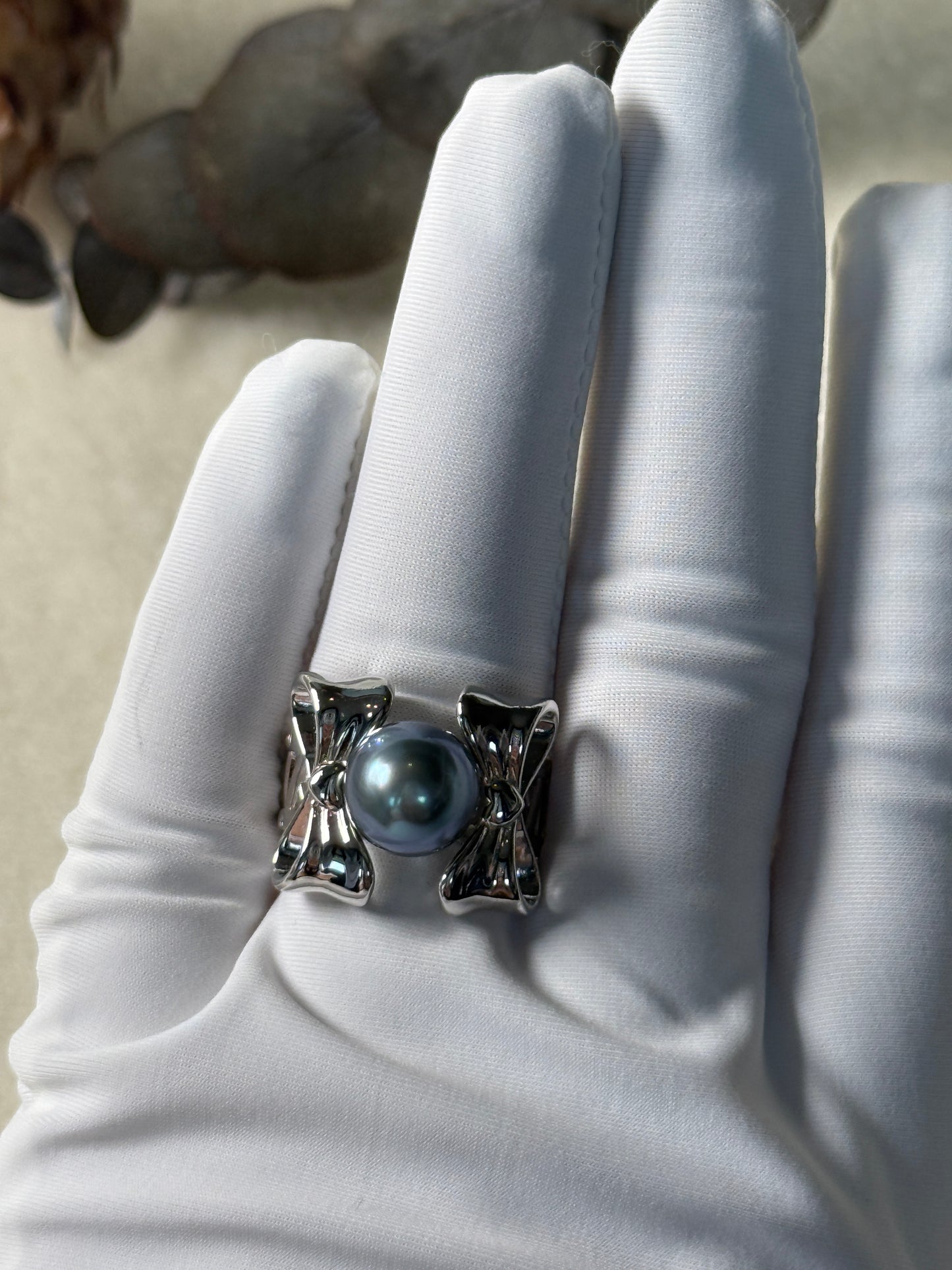 Roux | Sculpted Bow Ring with Tahitian Pearl