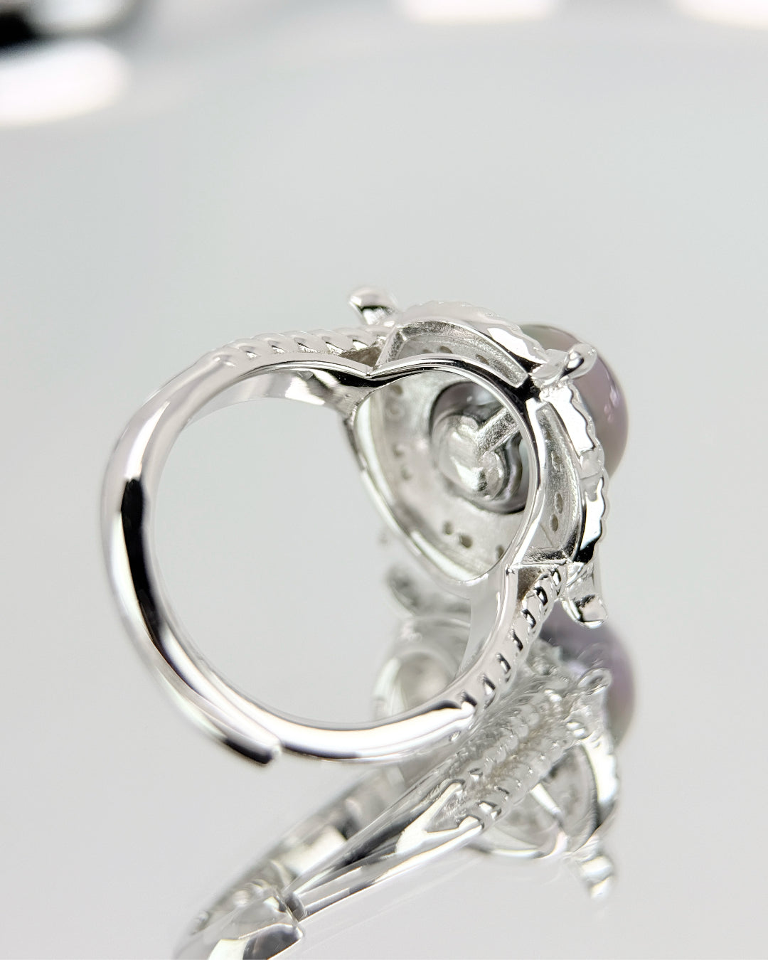 Nyra | Sculpted Ring with Violet-Green Tahitian Pearl