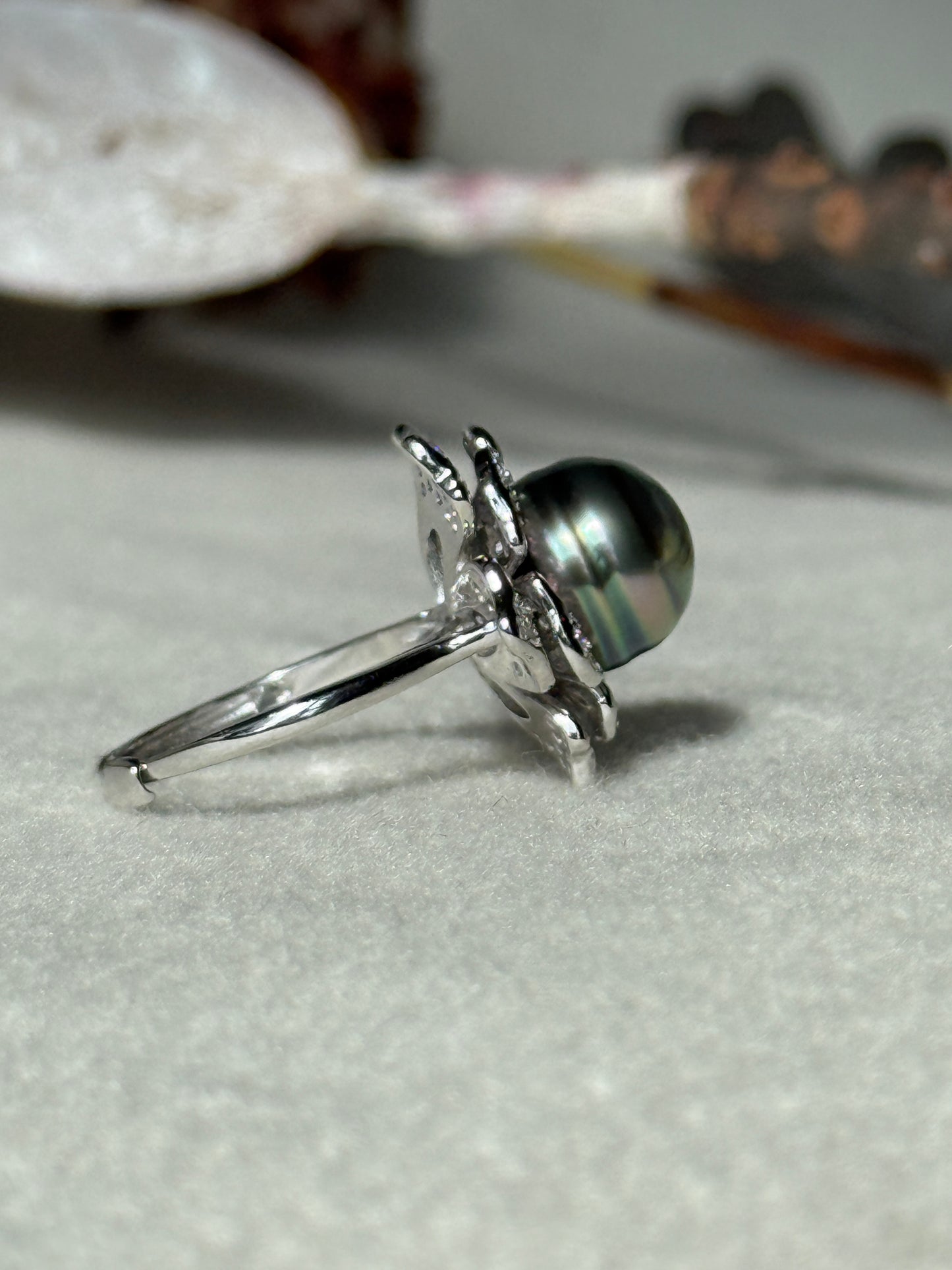 Flora | Adjustable Ring with Blooming Tahitian Pearl
