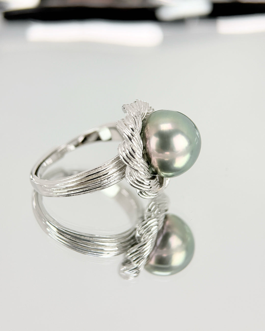 Sylvaine | Floral Ring with Green Tahitian Pearl