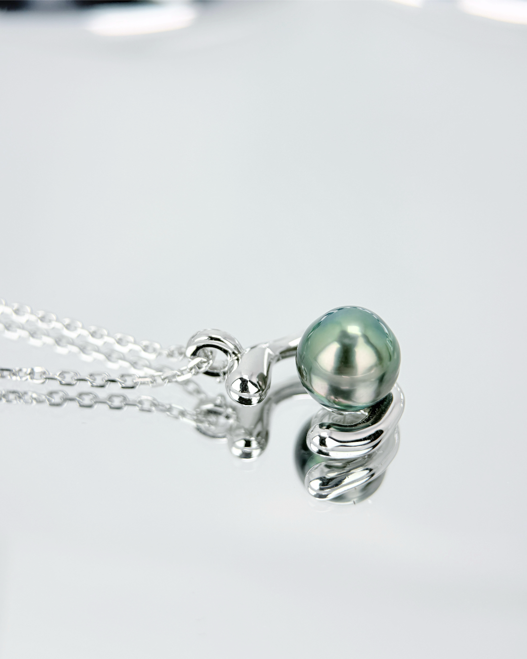 MIRIEL | The Moon Pendant