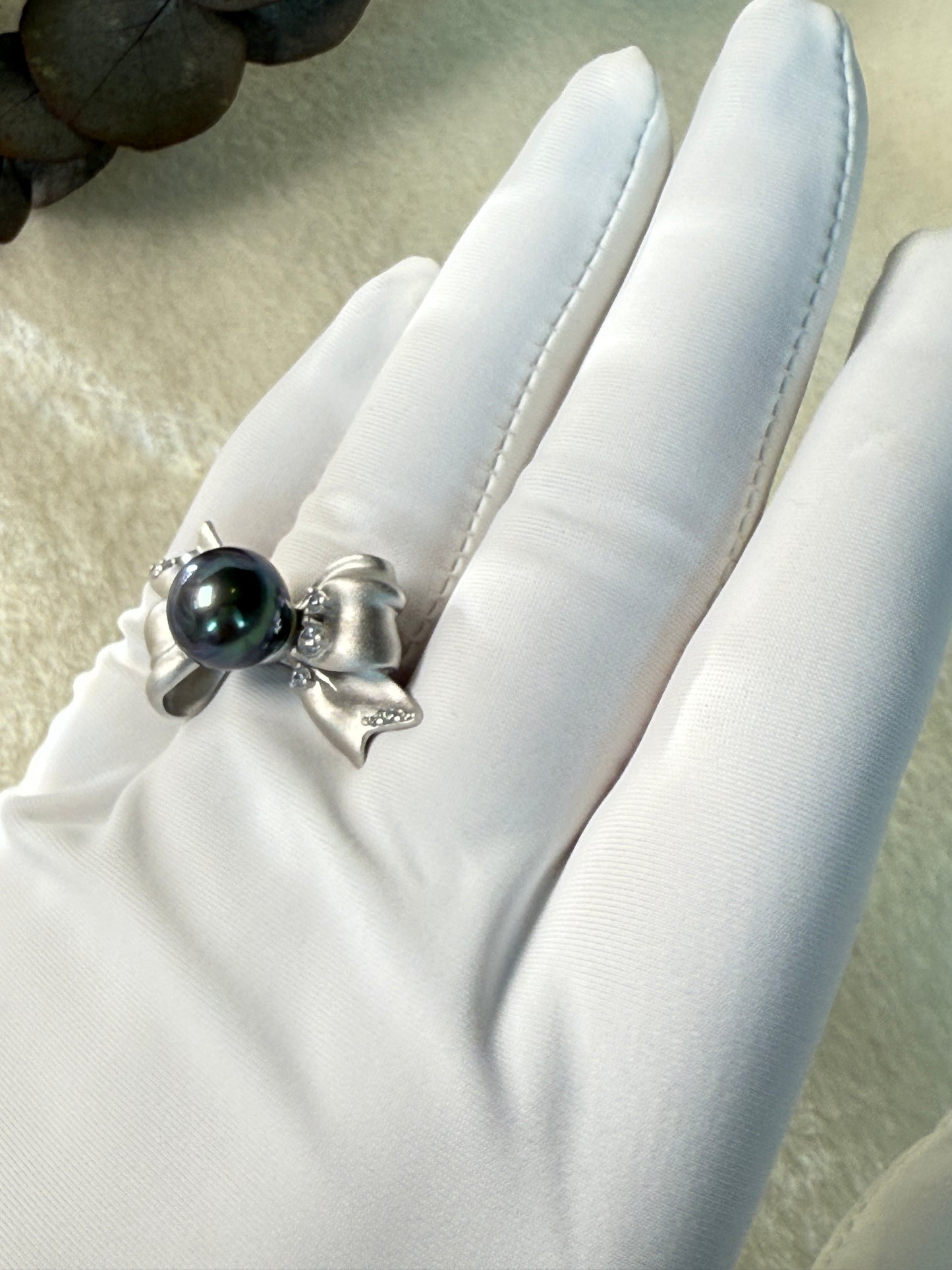 Léonie | Bow Ring with Tahitian Pearl