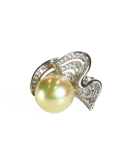 Chifflair | Sculptural Ring with South Sea Golden Pearl