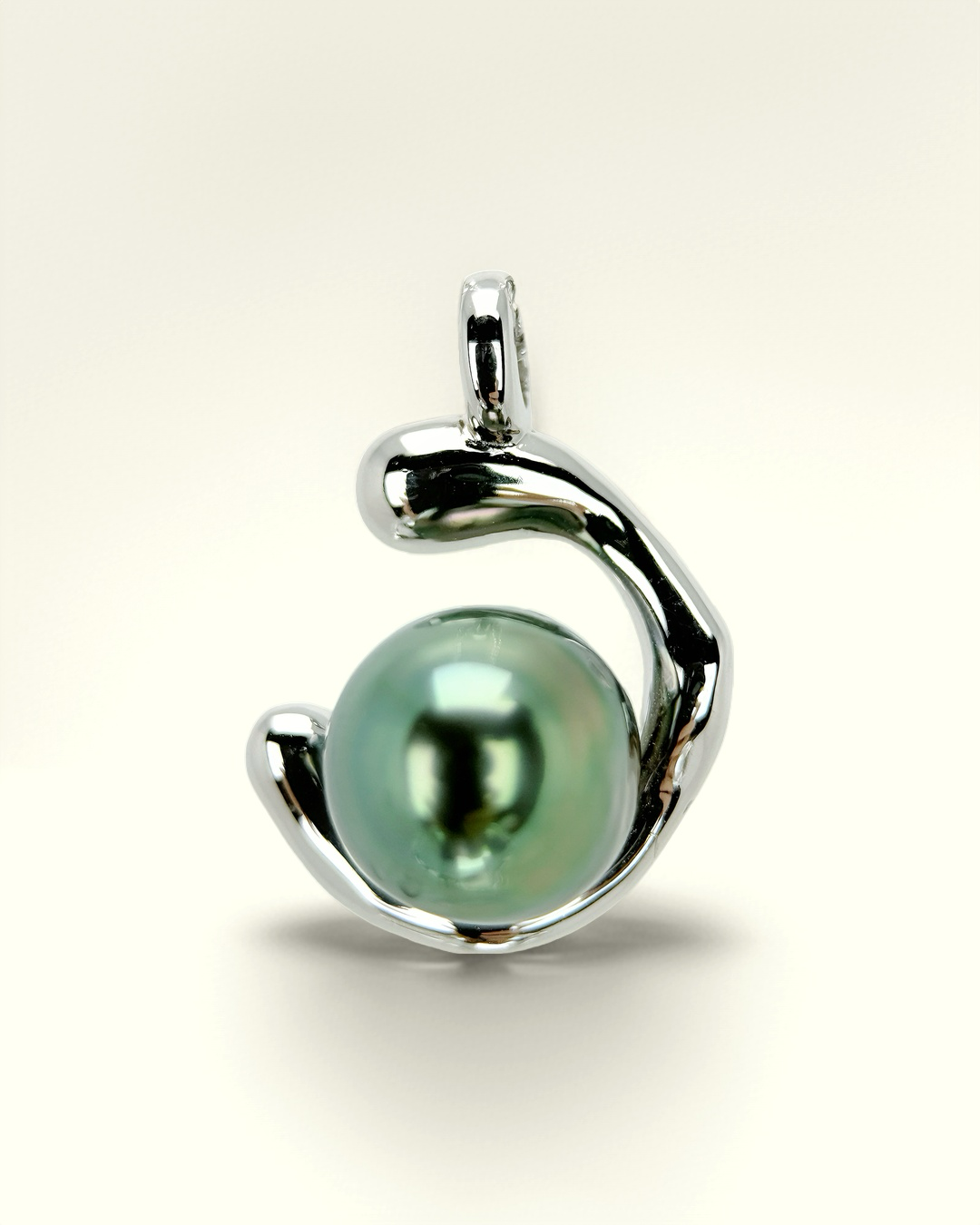 MIRIEL | The Moon Pendant
