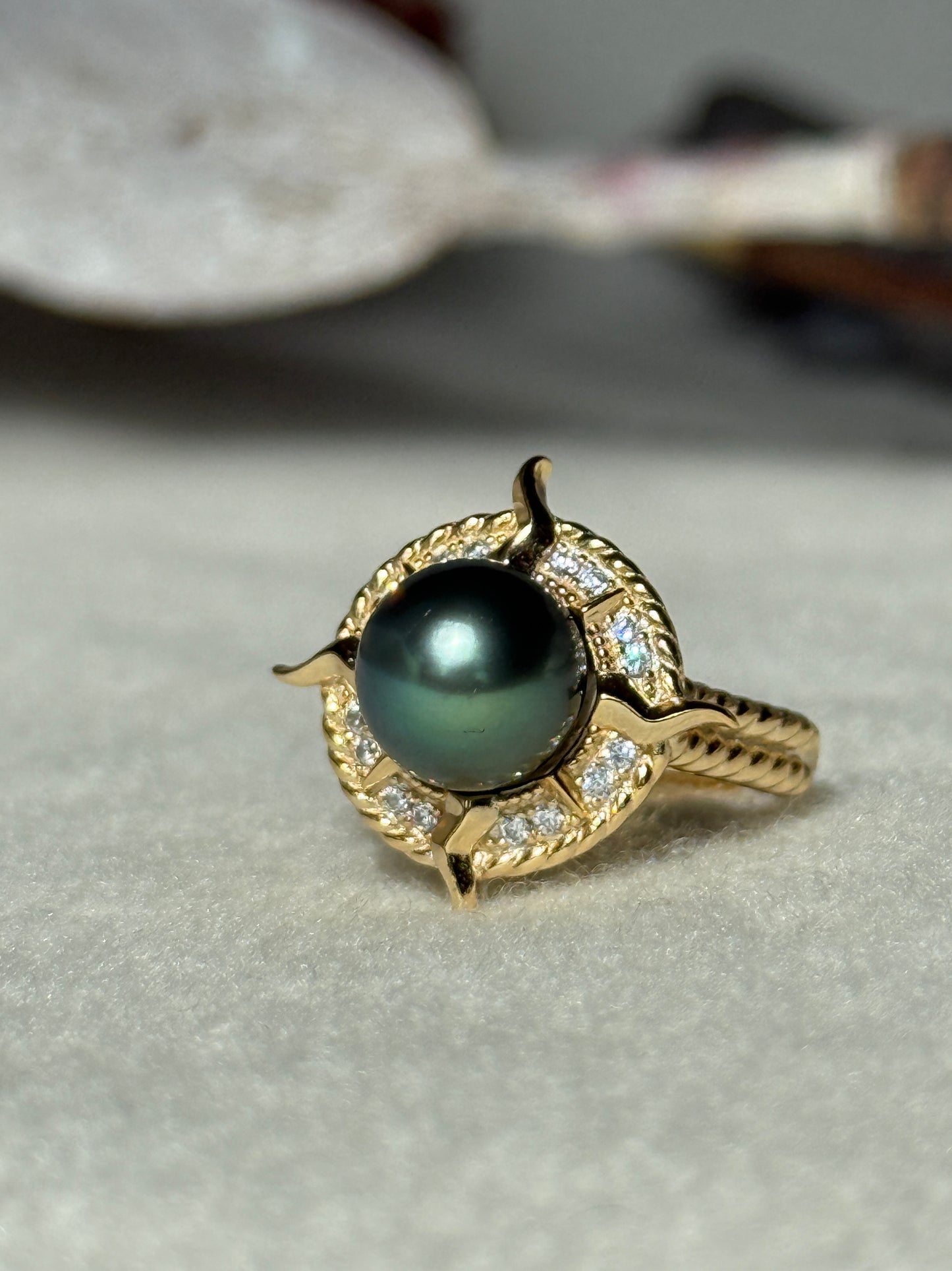 Solara | Adjustable Sun Ring with Green Tahitian Pearl