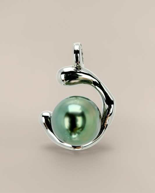 MIRIEL | The Moon Pendant