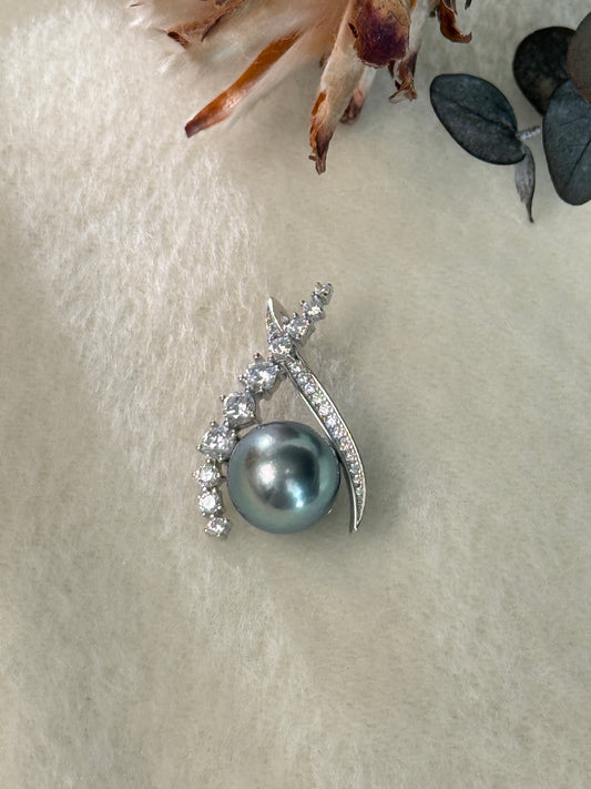 Celestia | Platinum Blue Glow Tahitian Pearl Pendant