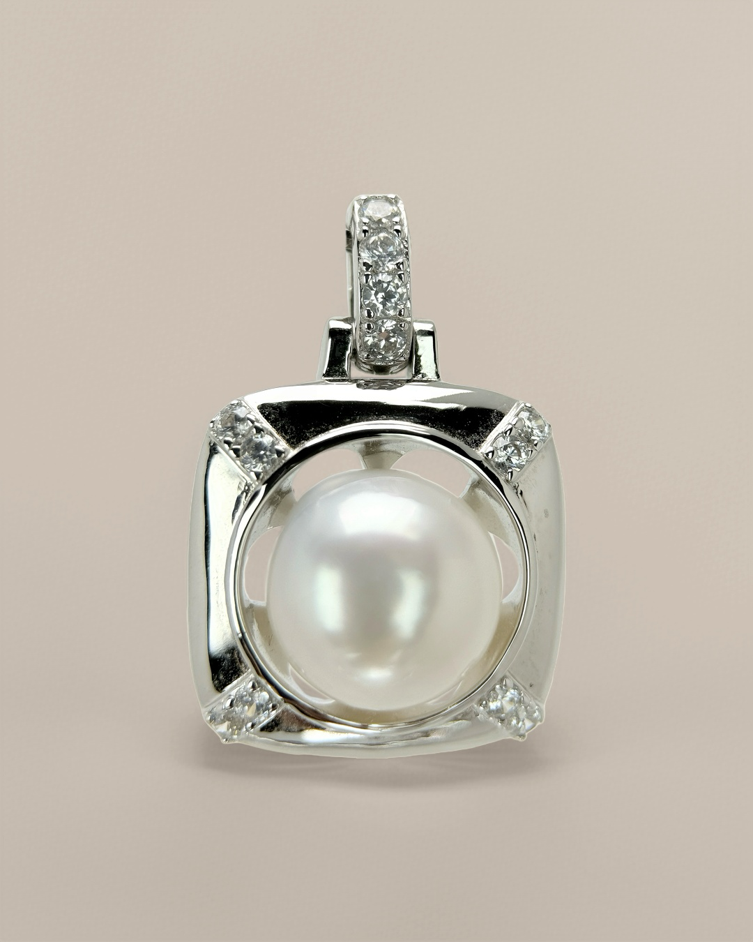 LYSSA | Lumen Shield Pendant