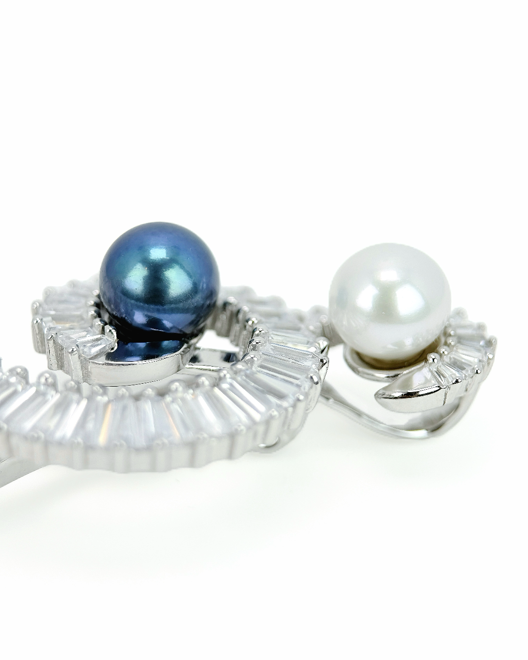 Treble Clef | Freshwater pearl Brooch