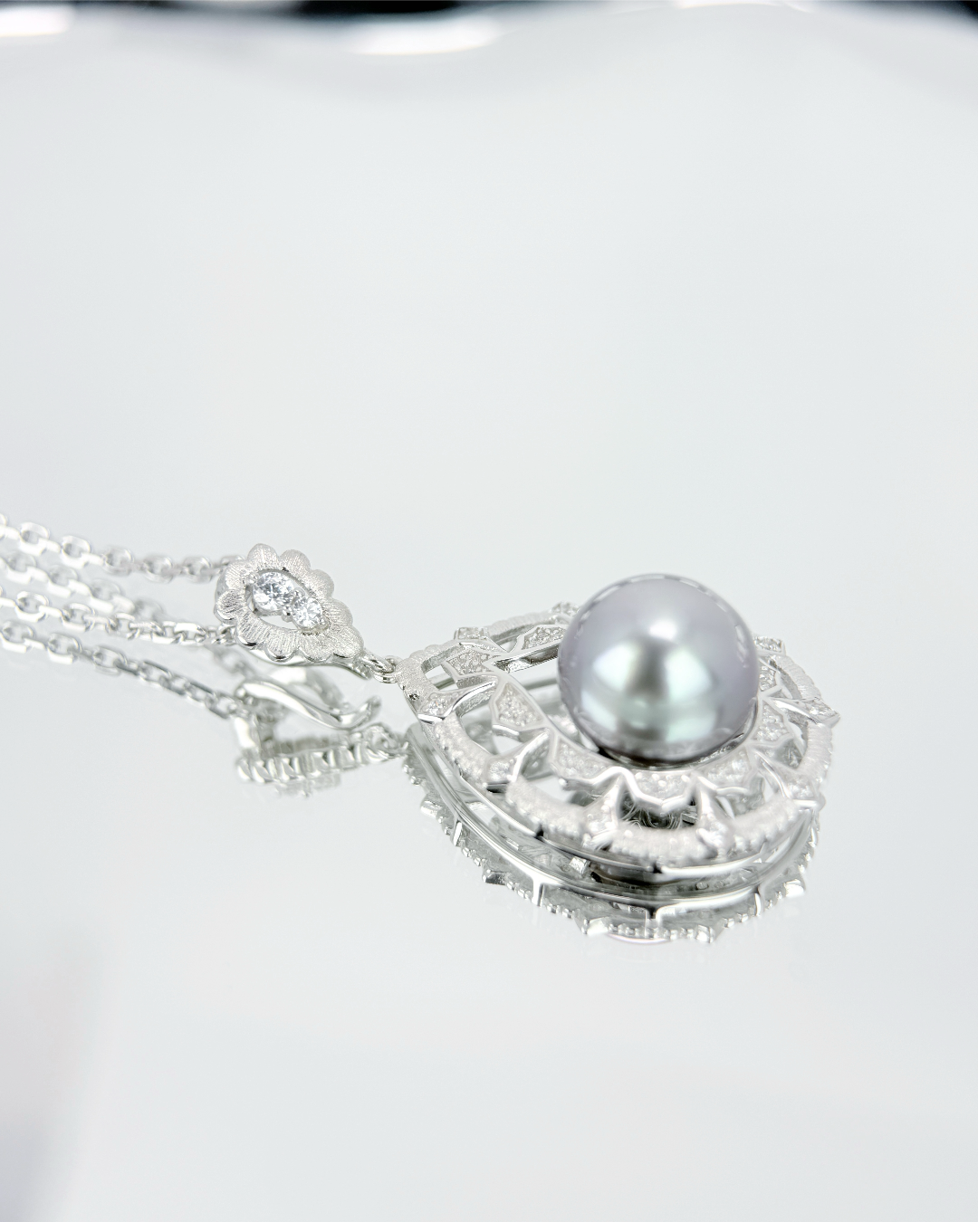 DAPHIRA | Twilight Grace Pendant