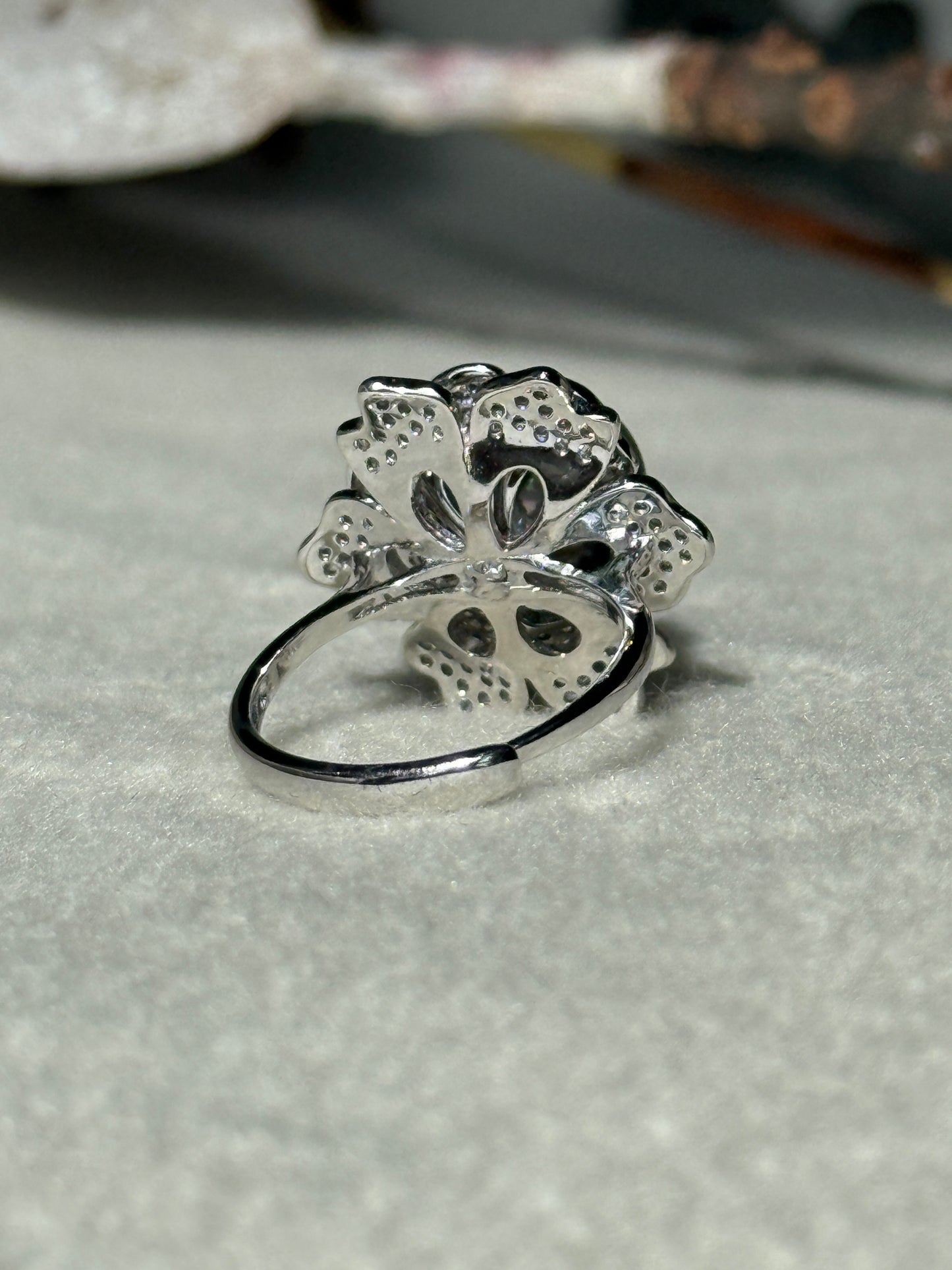 Flora | Adjustable Ring with Blooming Tahitian Pearl