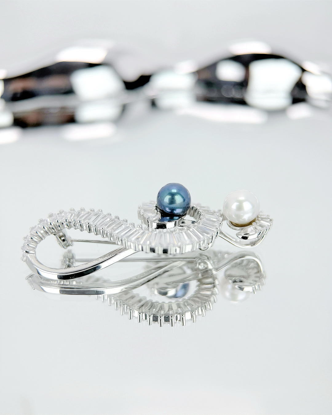 Treble Clef | Freshwater pearl Brooch
