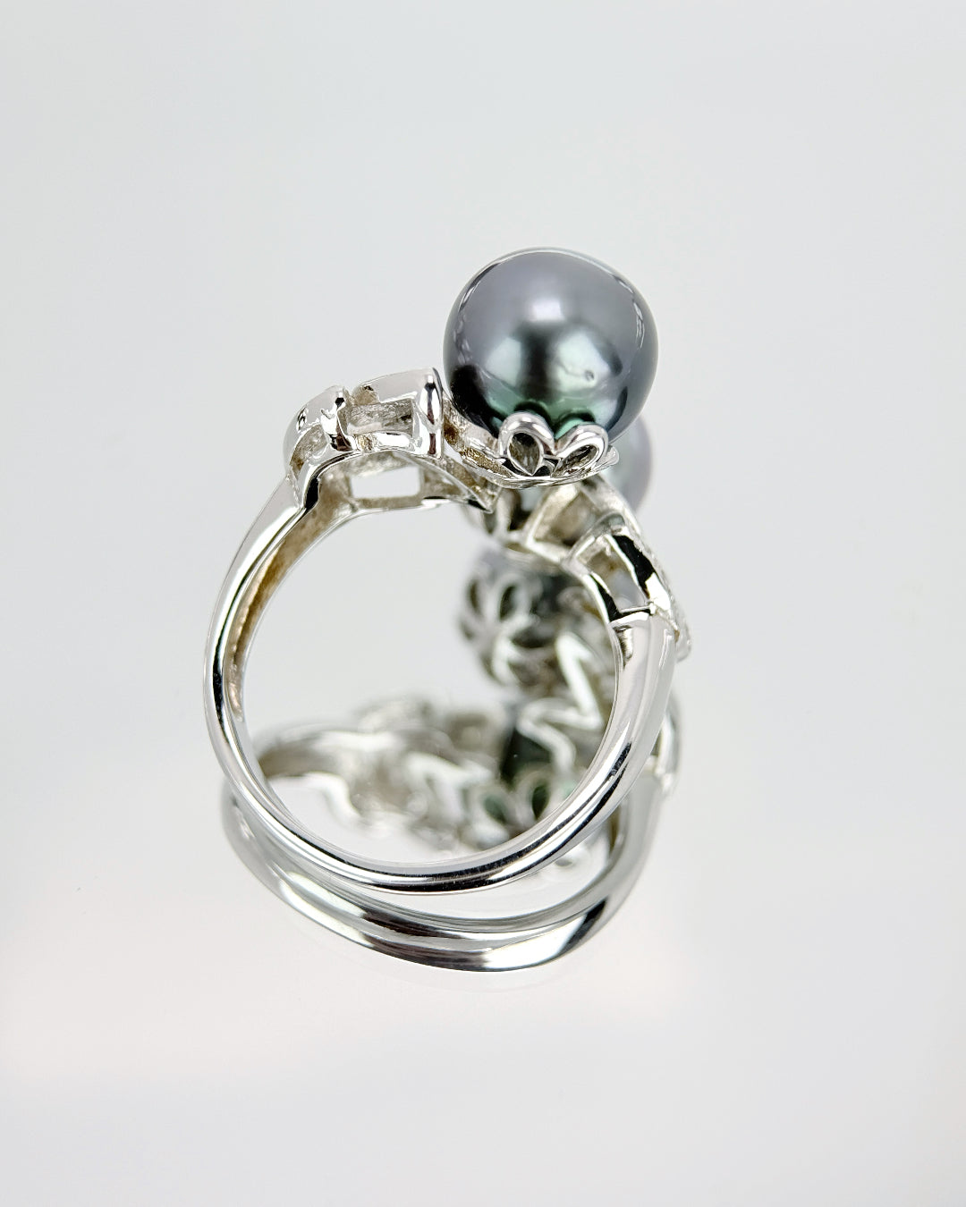 Eirleaf | Adjustable Ring with twin Tahitian Pearl