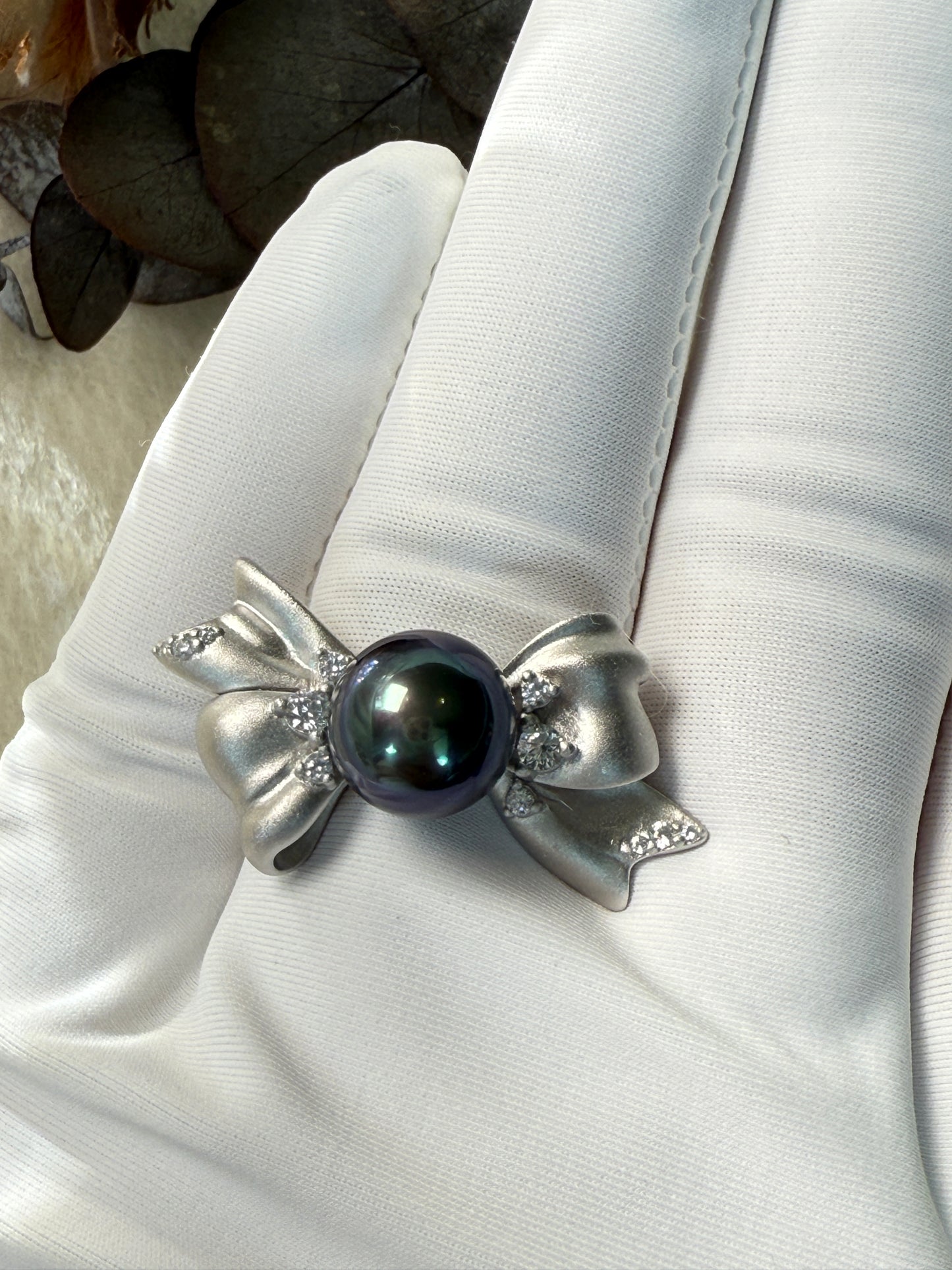 Léonie | Bow Ring with Tahitian Pearl