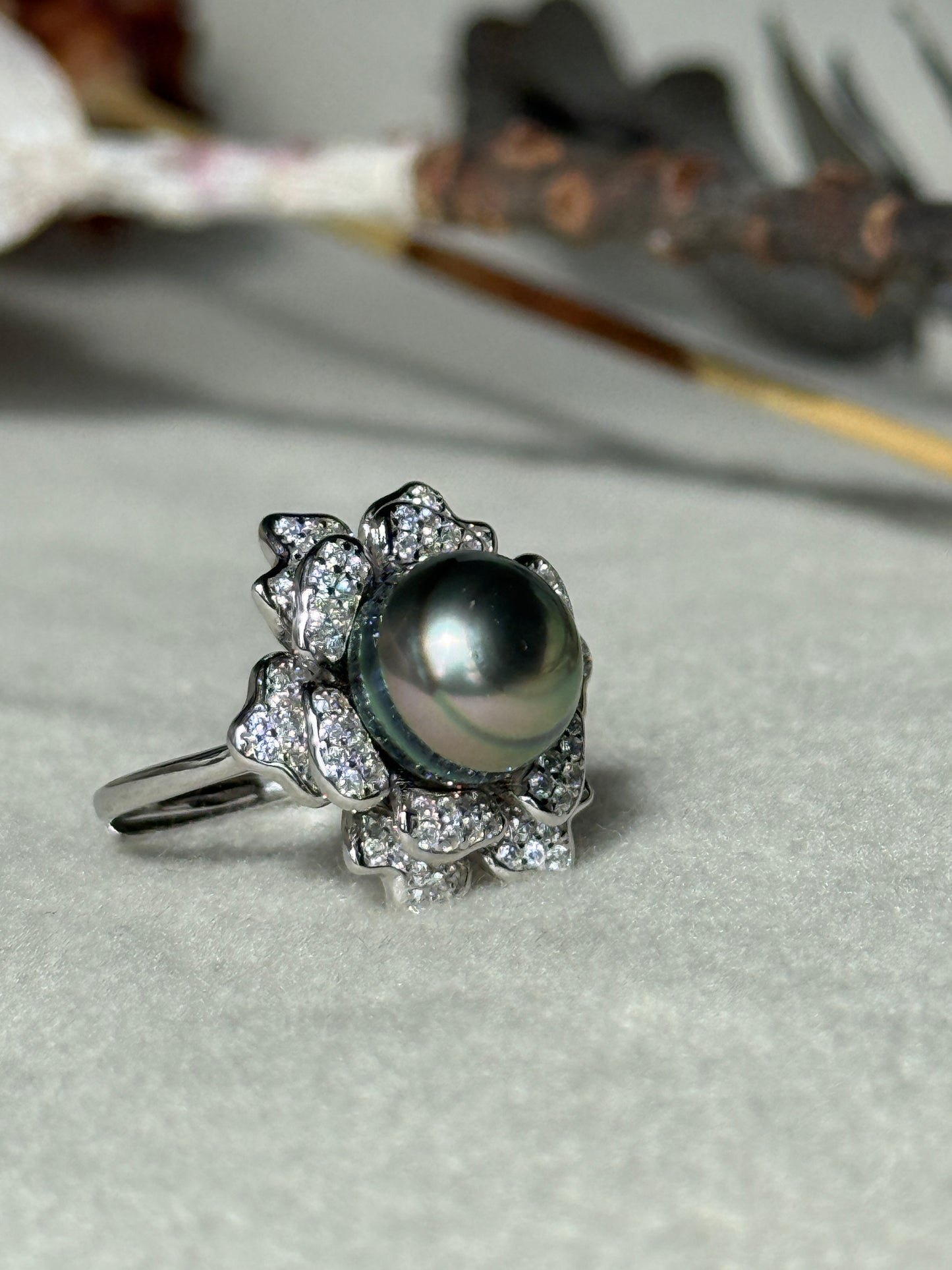 Flora | Adjustable Ring with Blooming Tahitian Pearl