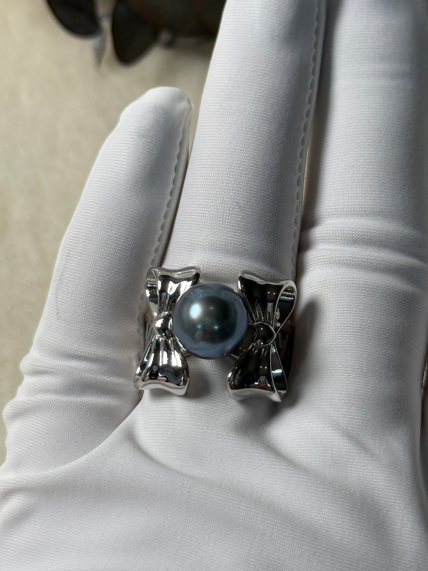 Roux | Sculpted Bow Ring with Tahitian Pearl