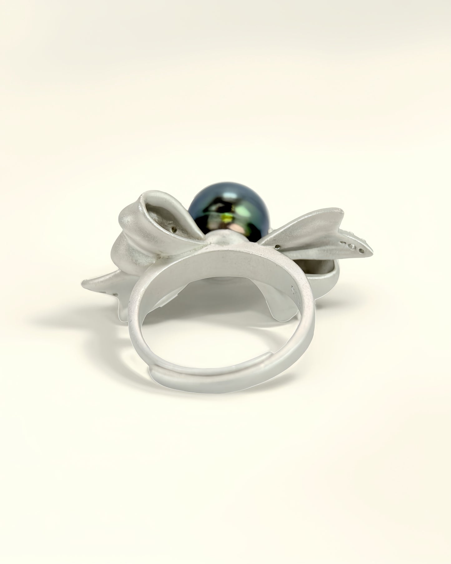 Léonie | Bow Ring with Tahitian Pearl