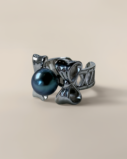 Roux | Sculpted Bow Ring with Tahitian Pearl
