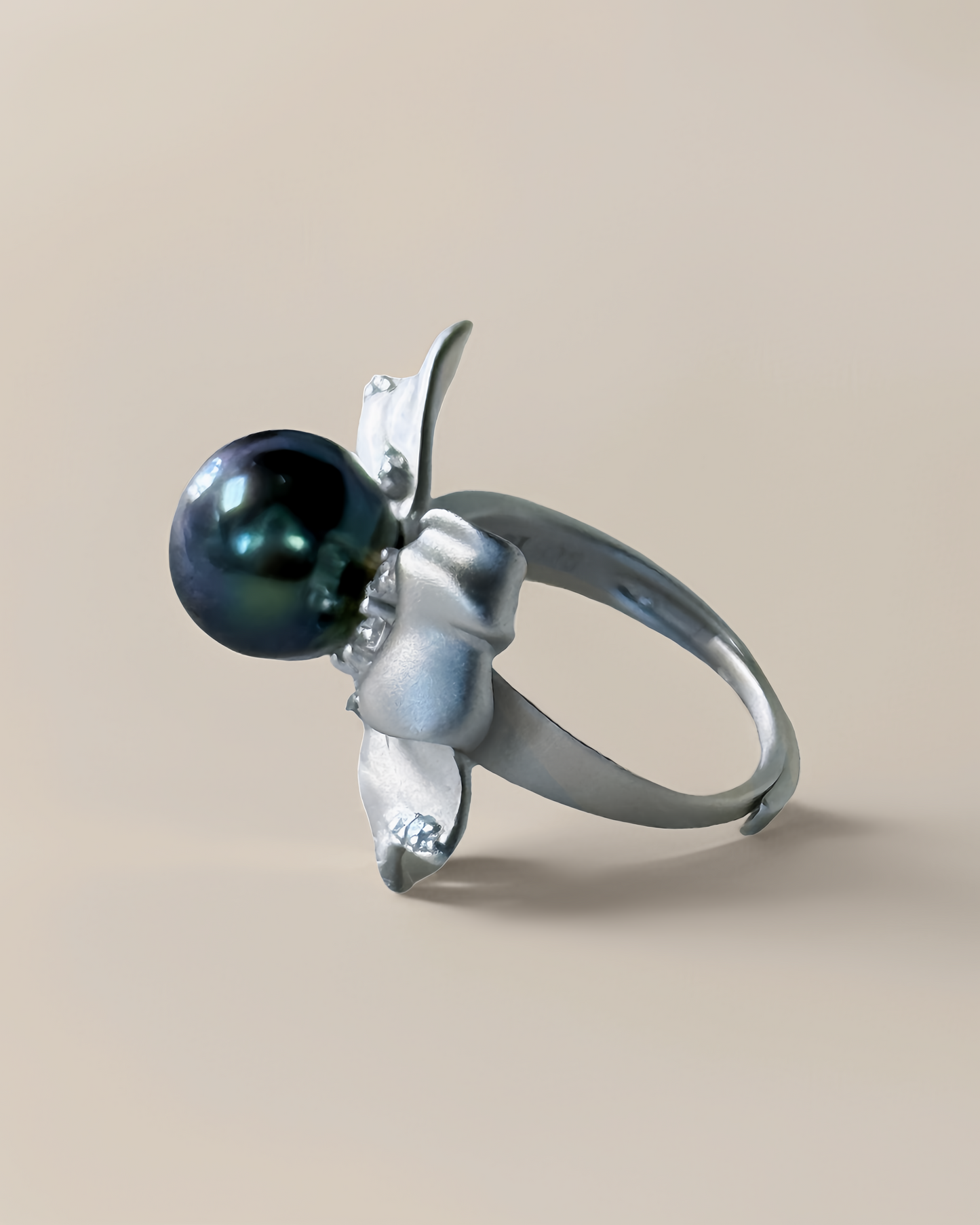 Léonie | Bow Ring with Tahitian Pearl