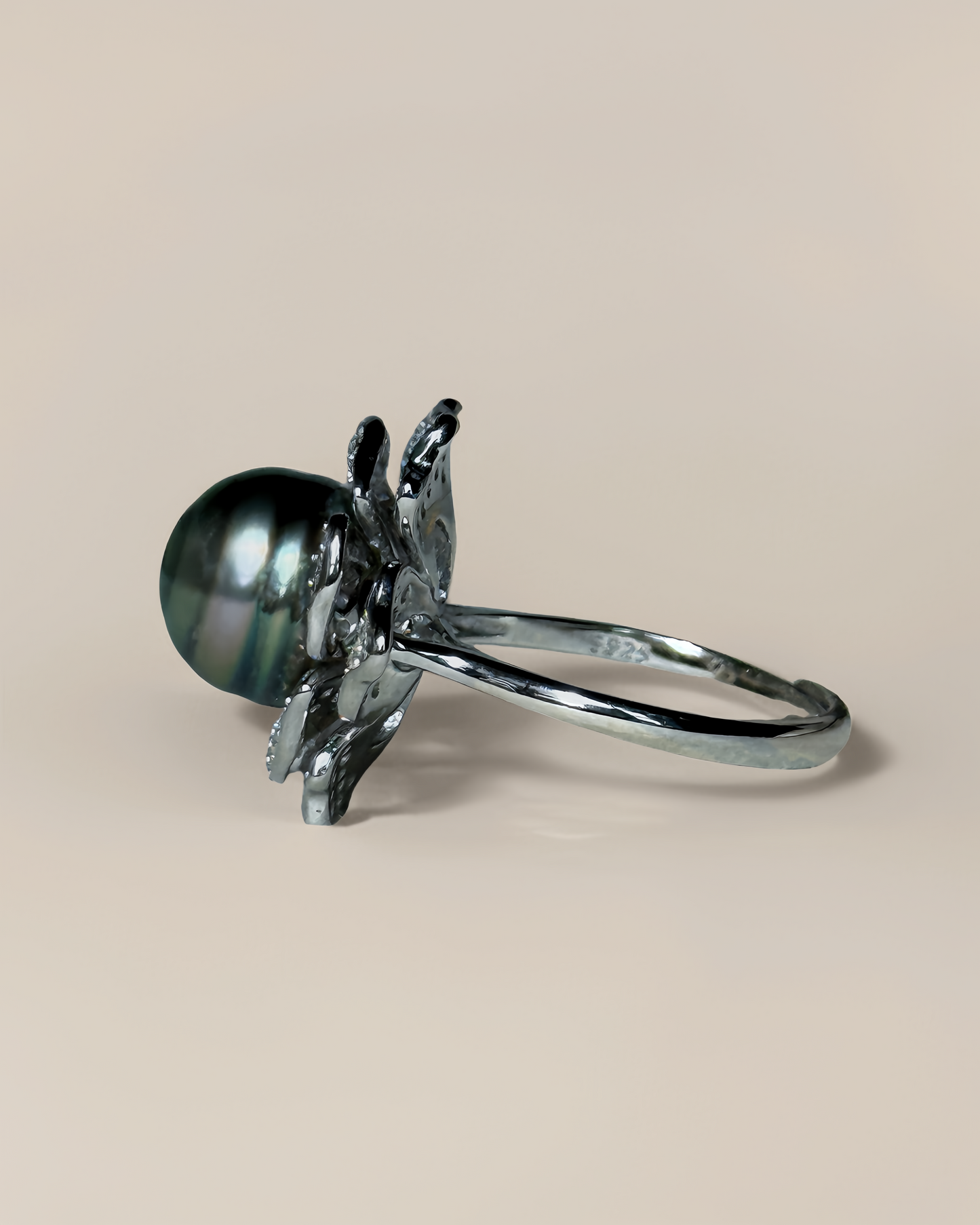 Flora | Adjustable Ring with Blooming Tahitian Pearl