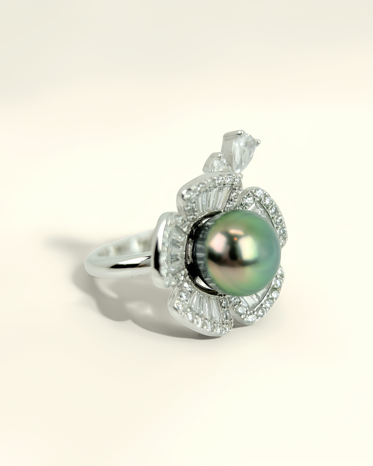 Pentas  | Natural Green Tahitian Pearl Ring