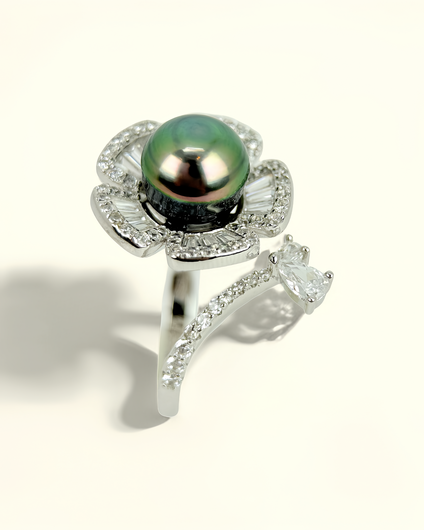 Pentas  | Natural Green Tahitian Pearl Ring